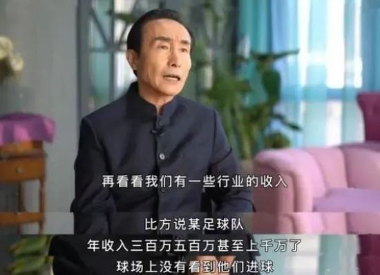 日记不仅承载的是女孩洛枳的暗恋心事，在情窦初开之时，它也充当了你我秘密的载体